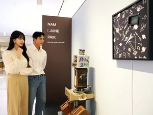 [포토] 신세계百, 강남점에 비디오 아트 거장 백남준 작가 작품 전시