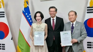 롯데장학재단 장혜선 이사장, 우즈벡 외교부 공로패 수상