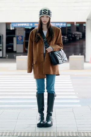 신세경, 프렌치 캐주얼룩의 정석… 로저 비비에 프레젠테이션 참석 차 출국