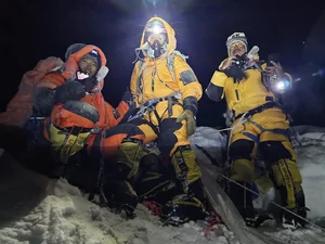 대한산악연맹, 남상익·김덕진 세계 8대 고봉 마나슬로 최고령 등정 성공