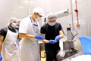 교촌치킨, ’K-치킨’ 노하우 해외에 직접 전수