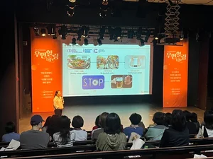 한화손보, 암에 걸린 여성과 보호자 회복 돕는다