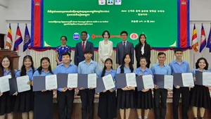 롯데장학재단, 캄보디아 주요 대학에 장학금 전달