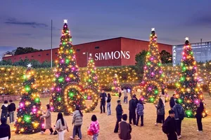 시몬스 침대, 경기 이천에 크리스마스 트리 · 일루미네이션 선보여