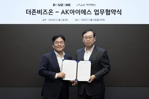 더존비즈온-AK아이에스, ‘OmniEsol’ 확산 비즈니스 파트너 업무협약