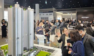 울산 ‘번영로 롯데캐슬 센트럴스카이’ 견본주택, 첫날부터 '북적북적'
