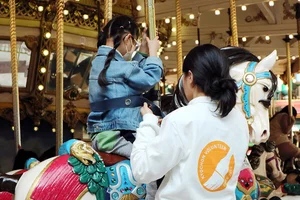 교촌 ‘바르고 봉사단’, 시각장애 아동들과 롯데월드 체험