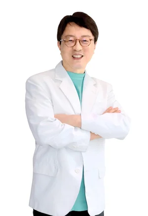 시야가 뿌옇게 보이는 백내장…증상에 따른 치료방법은?