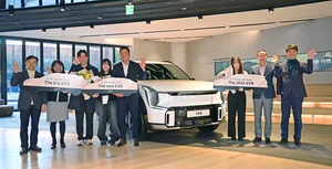 기아, ‘기아스토어 이벤트’ 경품車 증정식 성료