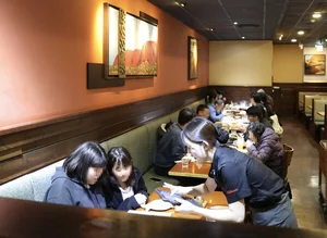 다이닝브랜즈그룹, 후원 영케어러 가정에 추억 선물