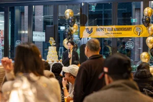 bhc, 캐나다 1호점 오픈 1주년…