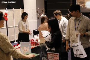 이디야커피, 연말 사내 플리마켓 진행…'나눔 문화 확산'