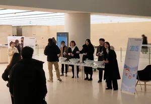 한국앤컴퍼니그룹, 을사년 첫 출근길 이벤트 진행...임직원에 포춘쿠키 증정