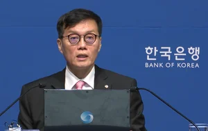 채권전문가 60%, 1월 금통위 기준금리 동결 전망