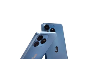 잠보, 크립토폰 '잠보폰' 위성으로 지원 