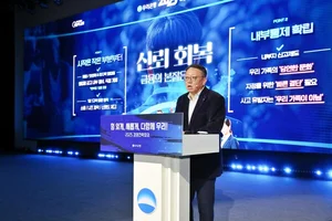 정진완 우리은행장 “금융사고 낸 직원은 동료 아니다”..신뢰회복 최우선 