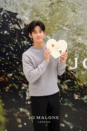 조 말론 런던 행사장에 등장한 김수현