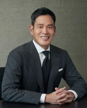 정용진 회장, 이명희 총괄회장 이마트 지분 10% 인수 완료