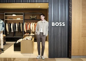 보스, 엠배서더 배우 이종석 신세계 강남점 방문 공개
