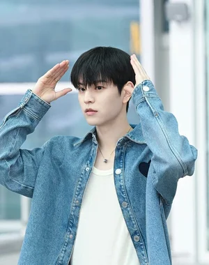 스트레이키즈 승민, 쇼메 주얼리로 완성한 공항패션