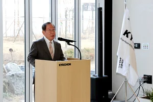 교촌 창립 34주년...권원강 회장 