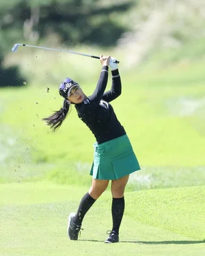 '예술 스윙' 윤이나, KLPGA 골퍼 인기투표 1위 등극