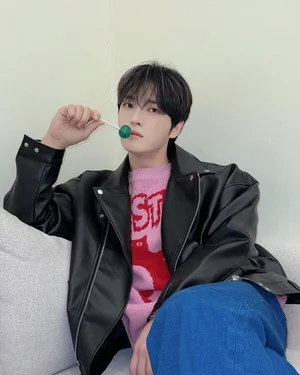 김재중, 베이비스 응원으로 '10만'표 1위…5관왕 달성