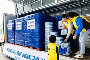 OB맥주, 산불 피해지역에 생수 2.4만병 긴급 지원