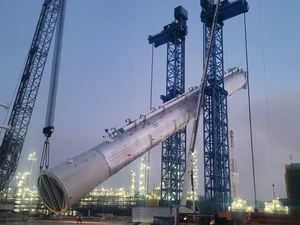 현대건설, 118m 국내 최대 프로필렌 분리타워 설치 성공…샤힌 프로젝트 순항