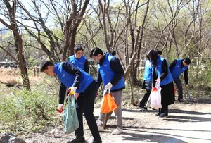 신한투자증권, 샛강생태공원에서 플로깅