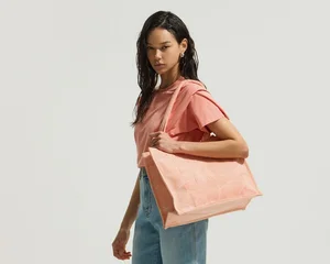 코오롱 FnC 이로(IRO), W컨셉과 손잡고 2030 여성 공략...단독 컬렉션 출시