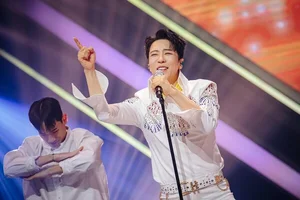 에녹, 뮤지컬계 심장 폭격…1위 자리 굳혔다