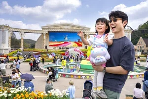 에버랜드 튤립 축제 방문객 50만 명 돌파...산리오 캐릭터즈 콜라보 효과
