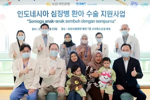KB국민은행, 인도네시아 심장병 환아 6명 수술 후원