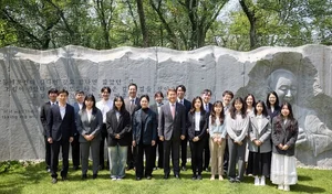 20살 포니정재단, 인문학 장학생 22명에 장학증서 수여