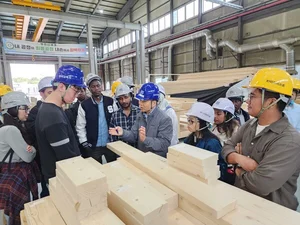 GS건설 목조 모듈러 해외 공무원 '눈도장'...자이가이스트 당진 생산시설 방문