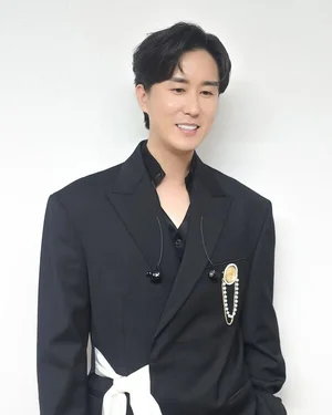 신유, 男트로트 인기투표 1위…7월 콘서트 전부터 뜨겁다