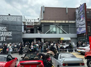 '이니셜D' '팬심' 폭발…'시리즈' 팝업스토어 주말 2500명 '오픈런'