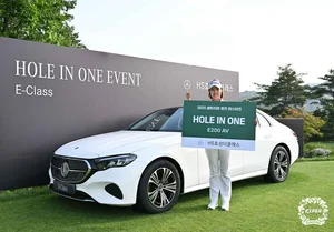 HS효성더클래스, KLPGA 시즌 첫 홀인원 주인공 최민경 프로에 벤츠 E 200 제공