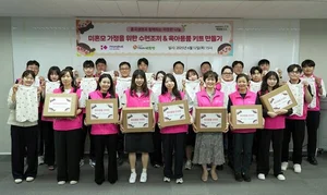 흥국생명, 직원들이 한땀한땀 만든 ‘수면조끼·육아키트’ 미혼모 가정에 전달