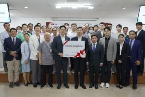 동아ST, 캄보디아 헤브론의료원에 하이카디 기부