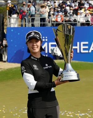 박지영, KLPGA 인기투표 1위…'골프도사' 팬심까지 홀렸다