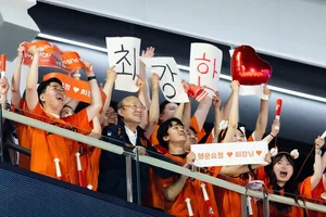 '회장님 안 가셨다'..결코 질 수는 없었던 한화 이글스