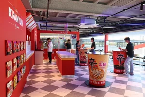 여의도·잠실 한강버스 선착장에 ‘너구리의 라면가게’ 등장