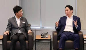 최태원 회장, 김영훈 고용부 장관과 첫 회동...