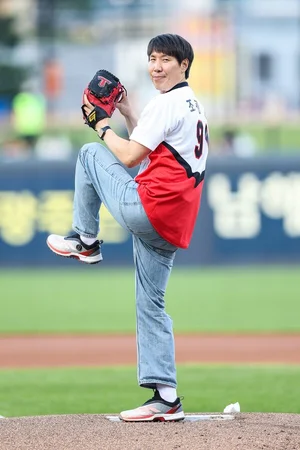 교촌치킨 점주가 KIA타이거즈 시구자로...‘교촌1991 브랜드데이’ 성료