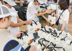 교촌치킨, 대학RCY '촌스러버'와 발달장애인 음악단 재능기부