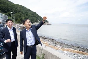 김윤덕 국토부 장관, 가덕도신공항 건설 현장 방문… “사업 재추진 방안 모색”