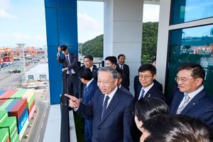 동원그룹 김남정 회장, 베트남 서열 1위 또 럼 베트남 당서기장과 환담