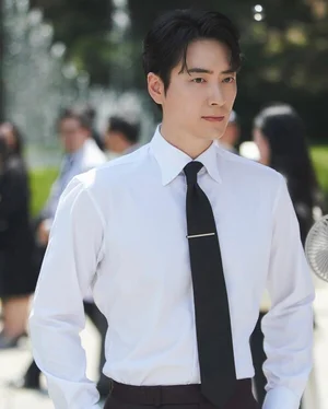 이준혁, '레이디 두아' 촬영 한창…男배우 인기투표 정상